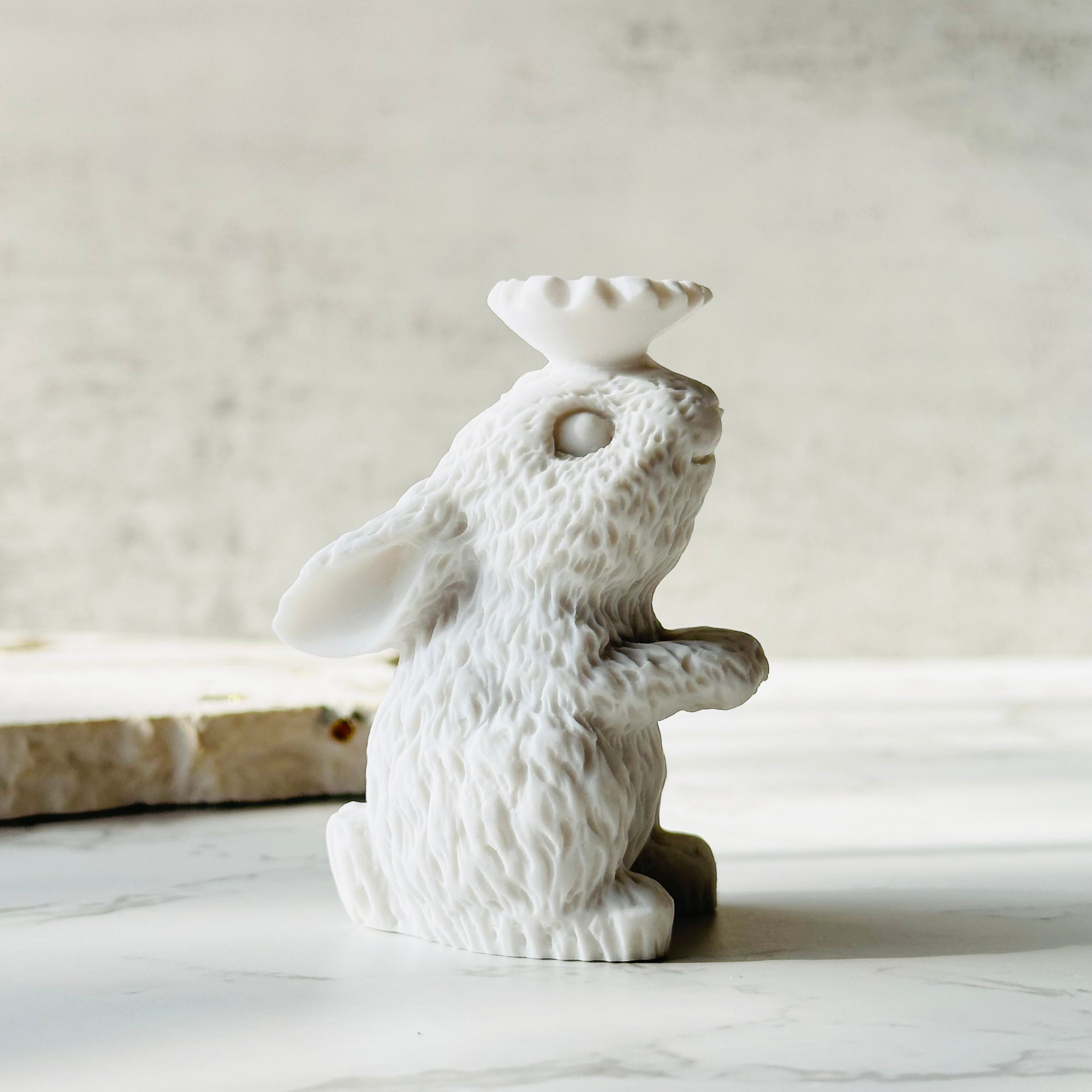 天然石スフィア台｜白いうさぎの可愛いインテリア台座 | Mt.Sophia