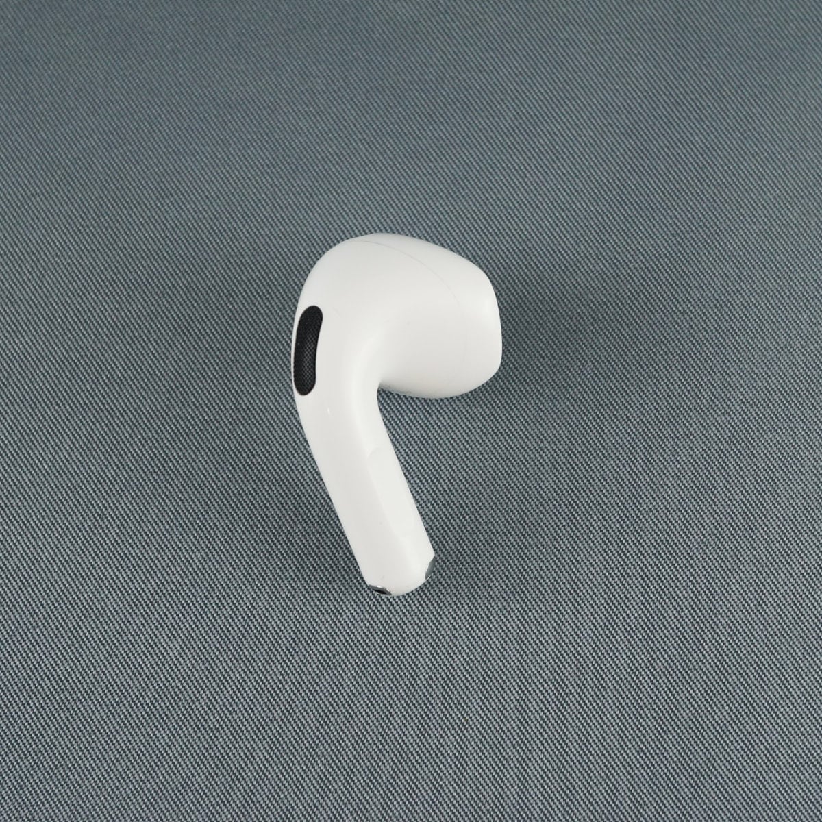 Apple AirPods 4 右イヤホンのみ USED美品 ノイズキャンセリングなし