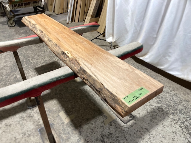 楓9348　メープル　メイプル　一枚板無垢 乾燥材　1800ｘ250ｘ50mm カウンター　店舗　リフォーム　棚板　テーブル