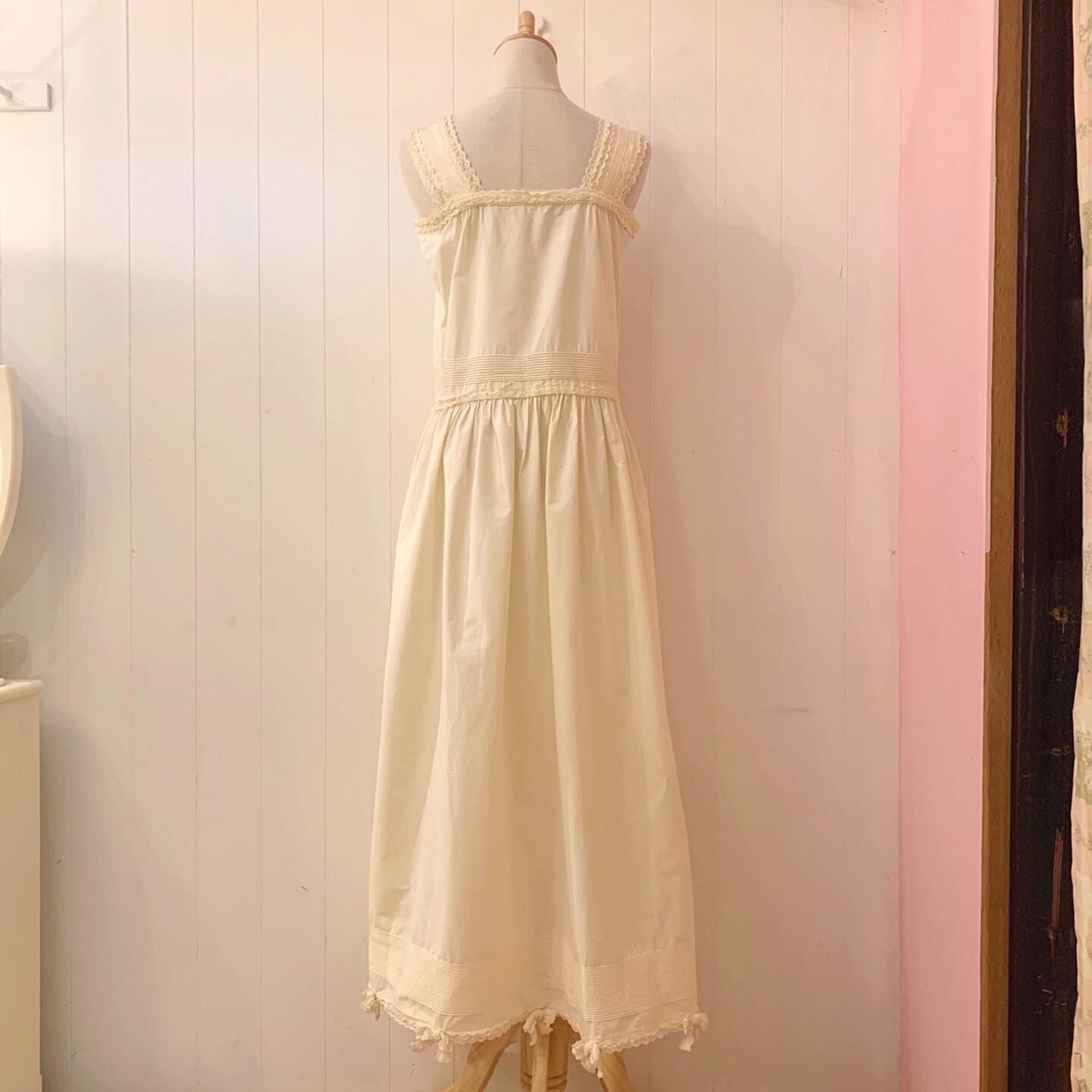 KANEKO ISAO / cream cotton lace sleeve less one-piece