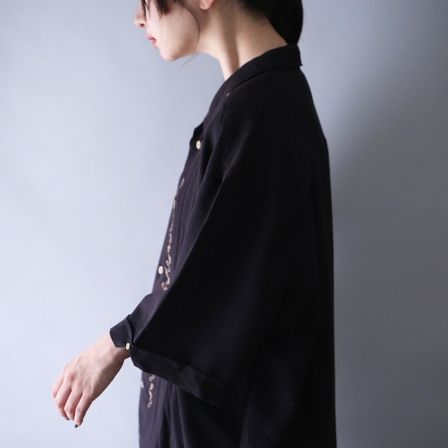 "刺繍×カクテル" symmetry design over silhouette h/s shirt