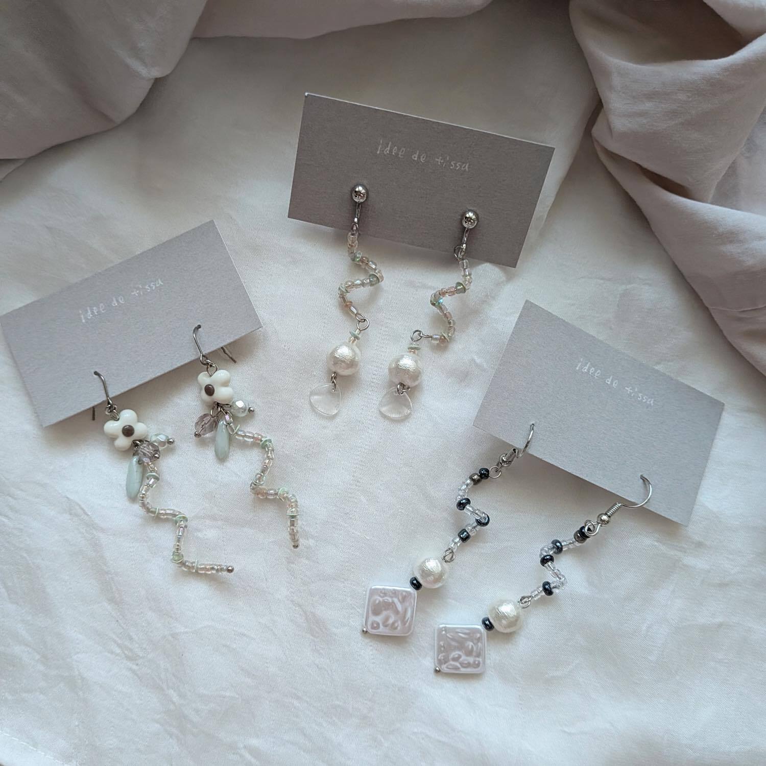 idee de tissu くるくるビーズの耳飾り