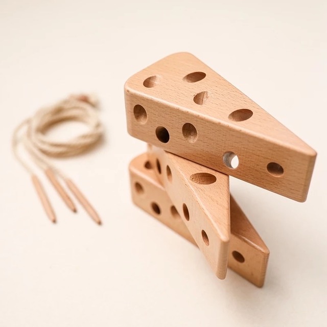 【受注/送料無料】wooden lacing cheese toy 木製知育紐通し