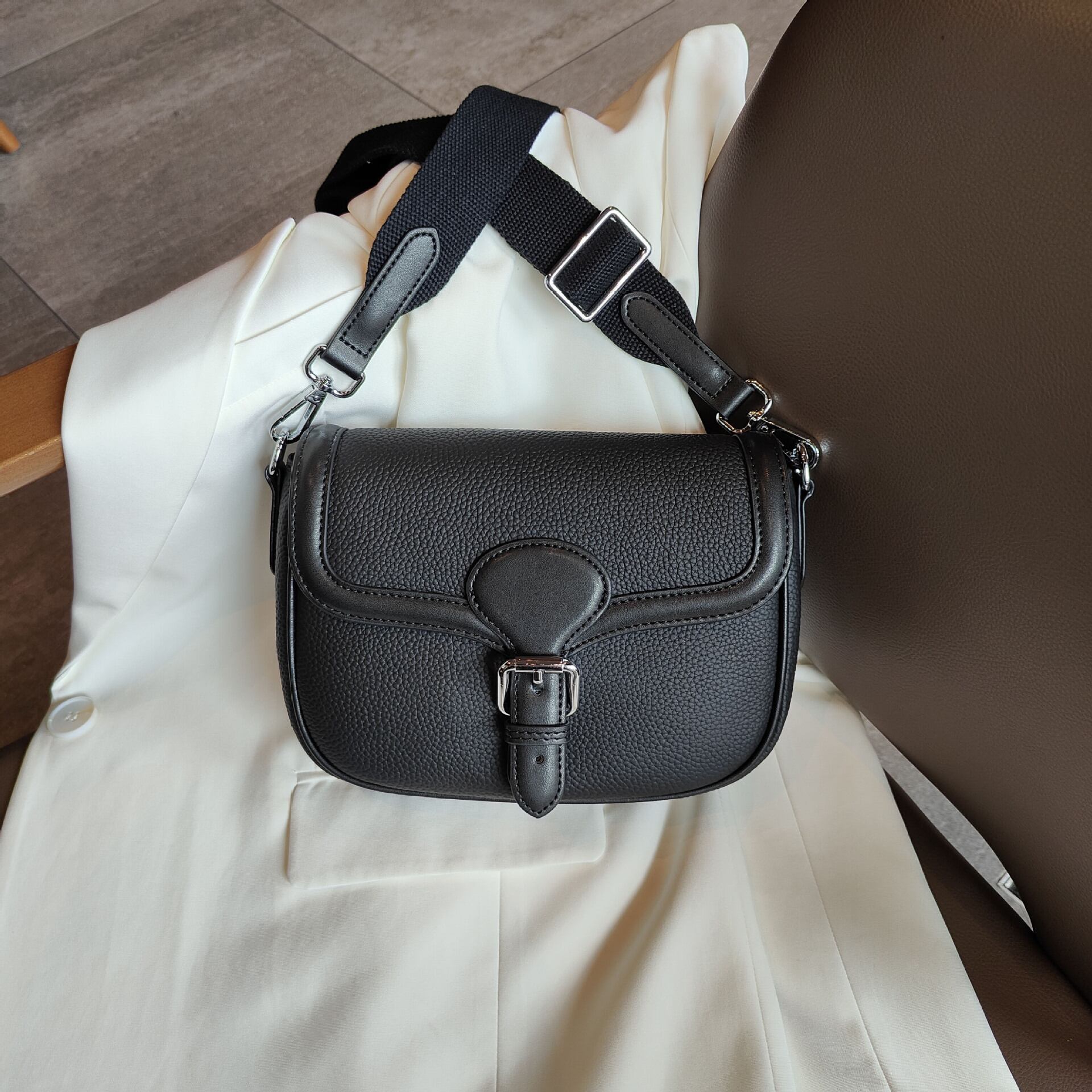 高品質な牛革|精巧で可愛らしいサドルバッグ |5色|牛革ショルダー