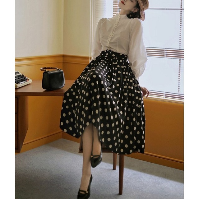 サテン水玉スカート