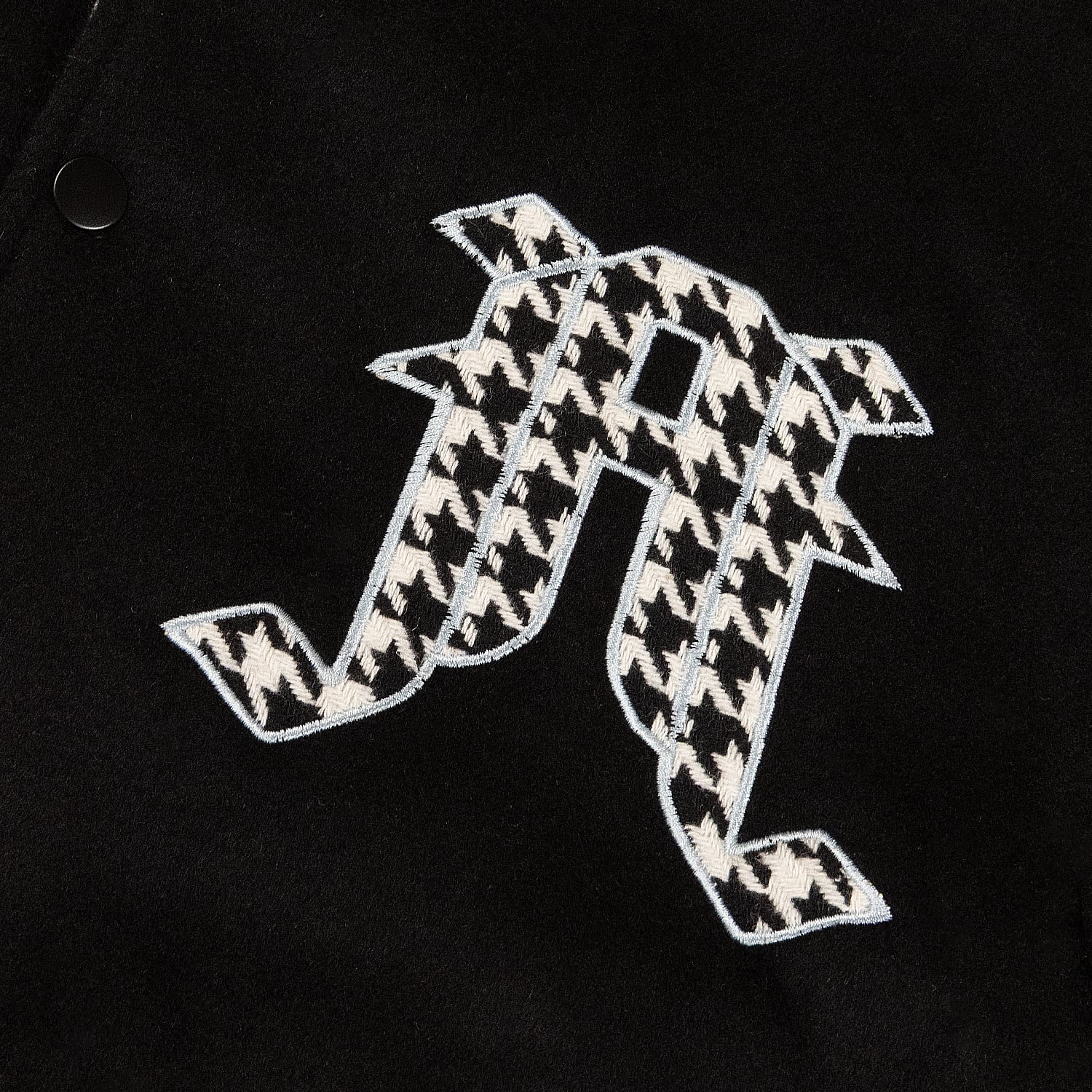 UNEEK BASEMNT - Discover independent style.