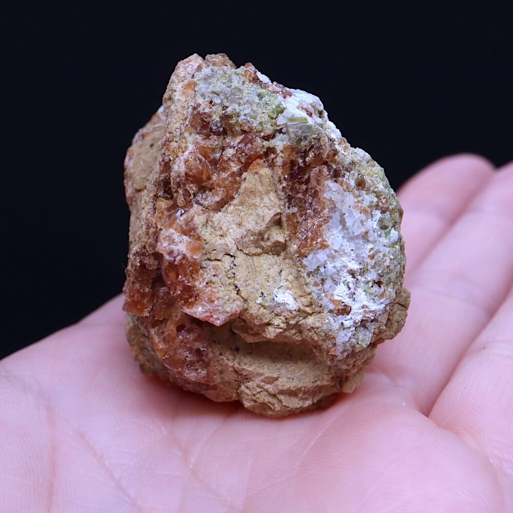 グロッシュラーガーネット 柘榴石 84,2g GN157 原石 鉱物 天然石
