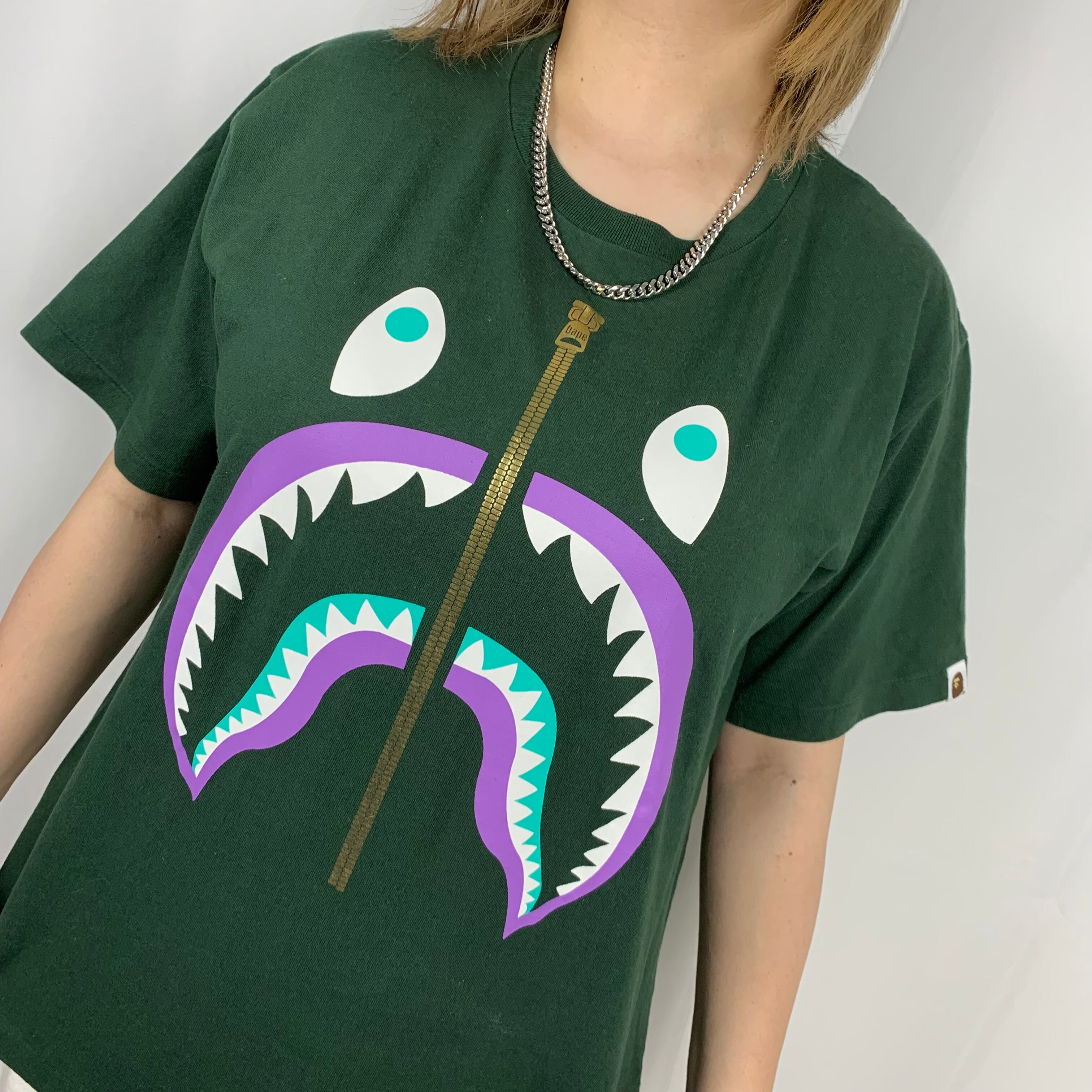 アベイシングエイプ】シャークTシャツ グリーン | 古着Monster.com