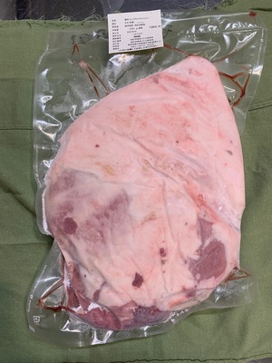 モモ肉（脱骨のみ丸ごと）【２７６１g】個体番号：５６４８　リュウキュウイノシシ　捕獲地：加計呂麻島