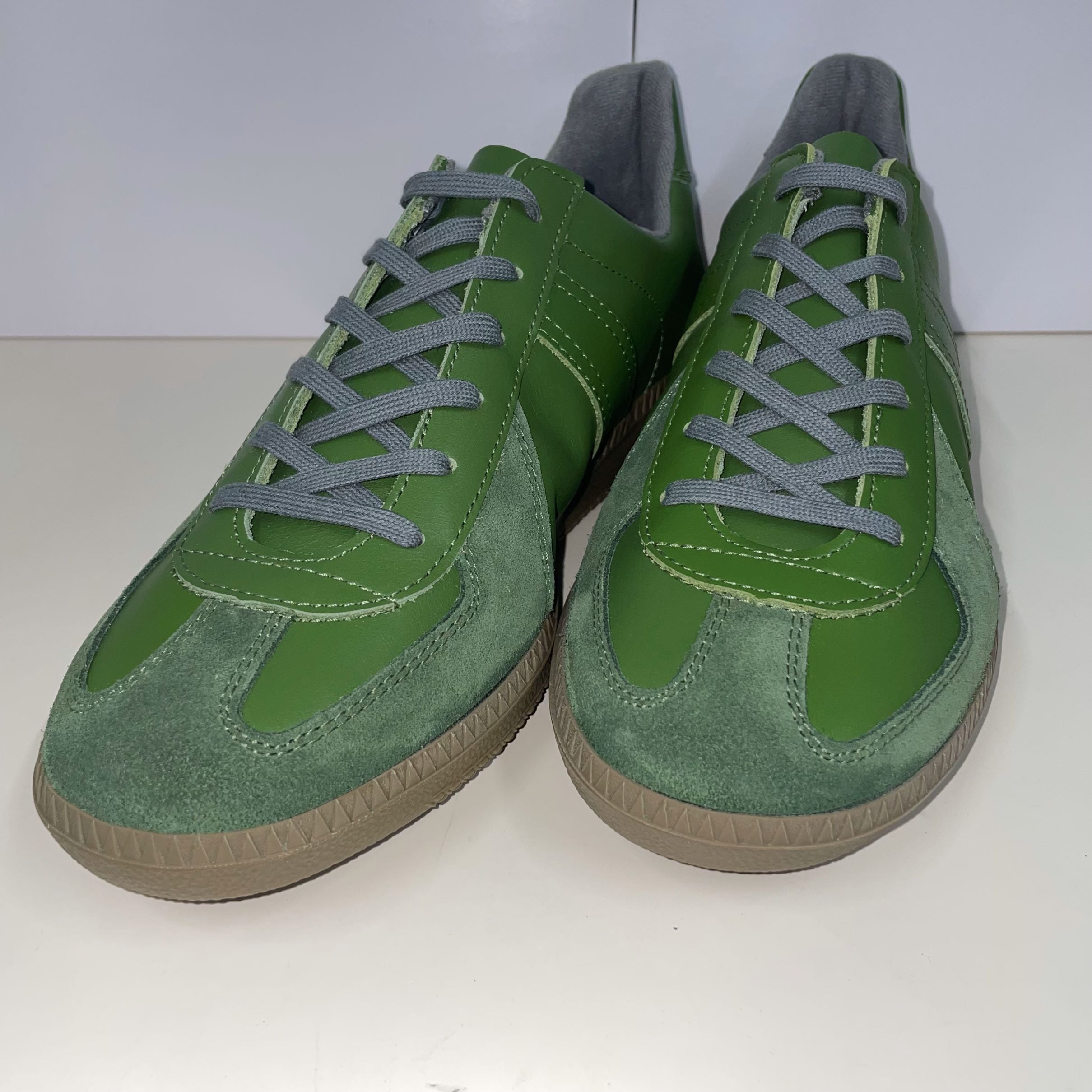 GERMAN TRAINER ＜KHAKI＞ | ジャーマントレーナー オリジナルモデル
