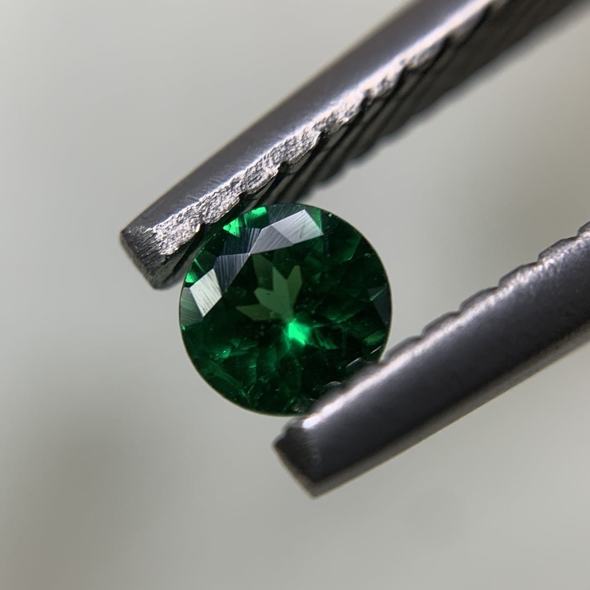 グリーン・グロッシュラーガーネット/ツァボライト 0.26CT | C.ARA