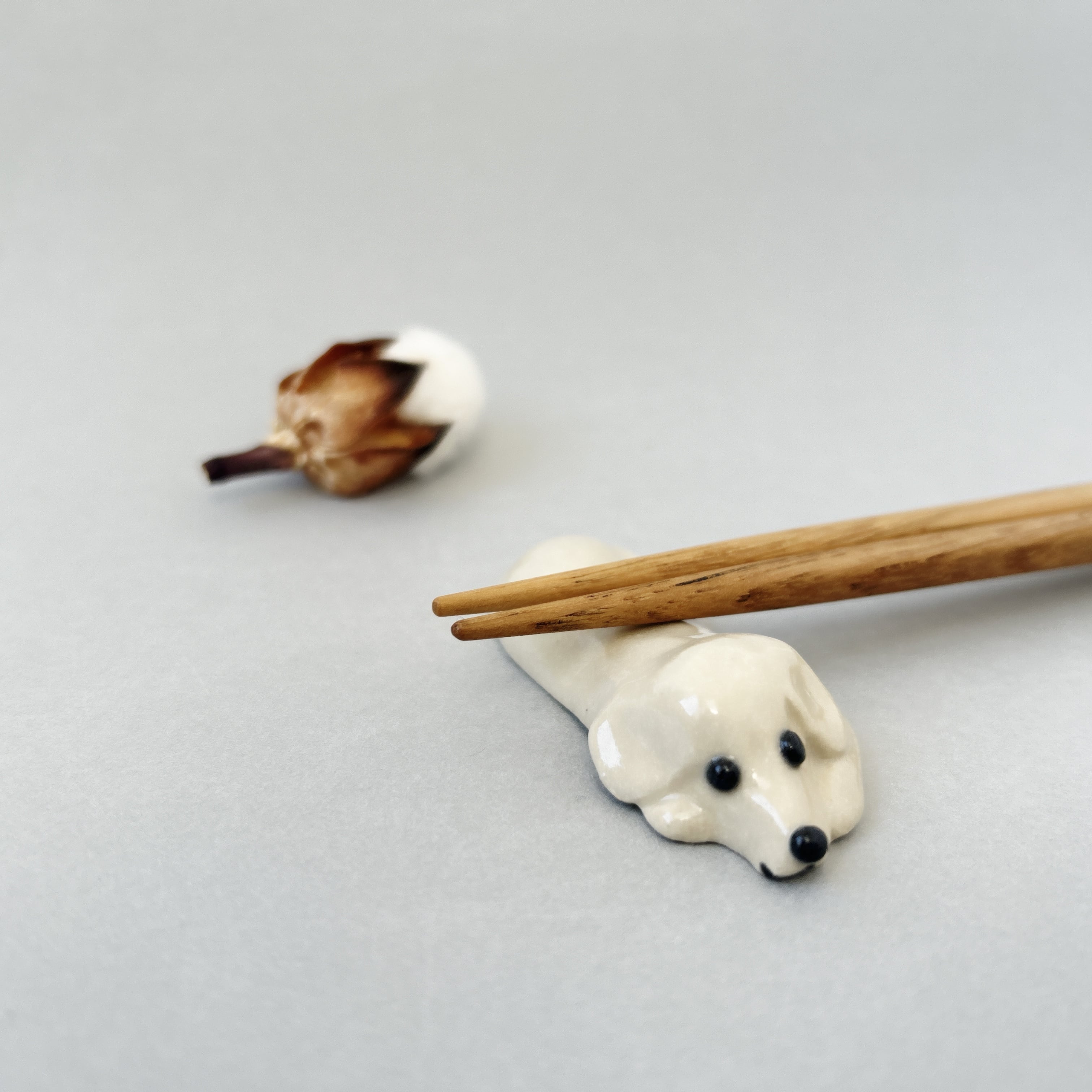 犬の陶器置物 茶色とクリーム 犬の陶器置物 茶色とクリーム 犬の陶器置物 茶色とクリーム