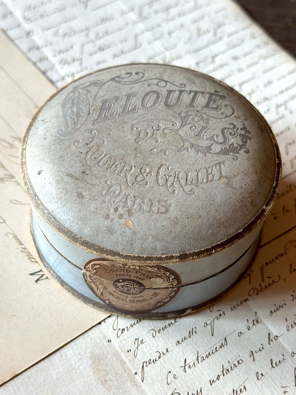 丸い紙箱 ROGER&GALLET ユリの粉 | Brocante de La Cocotte （フランス