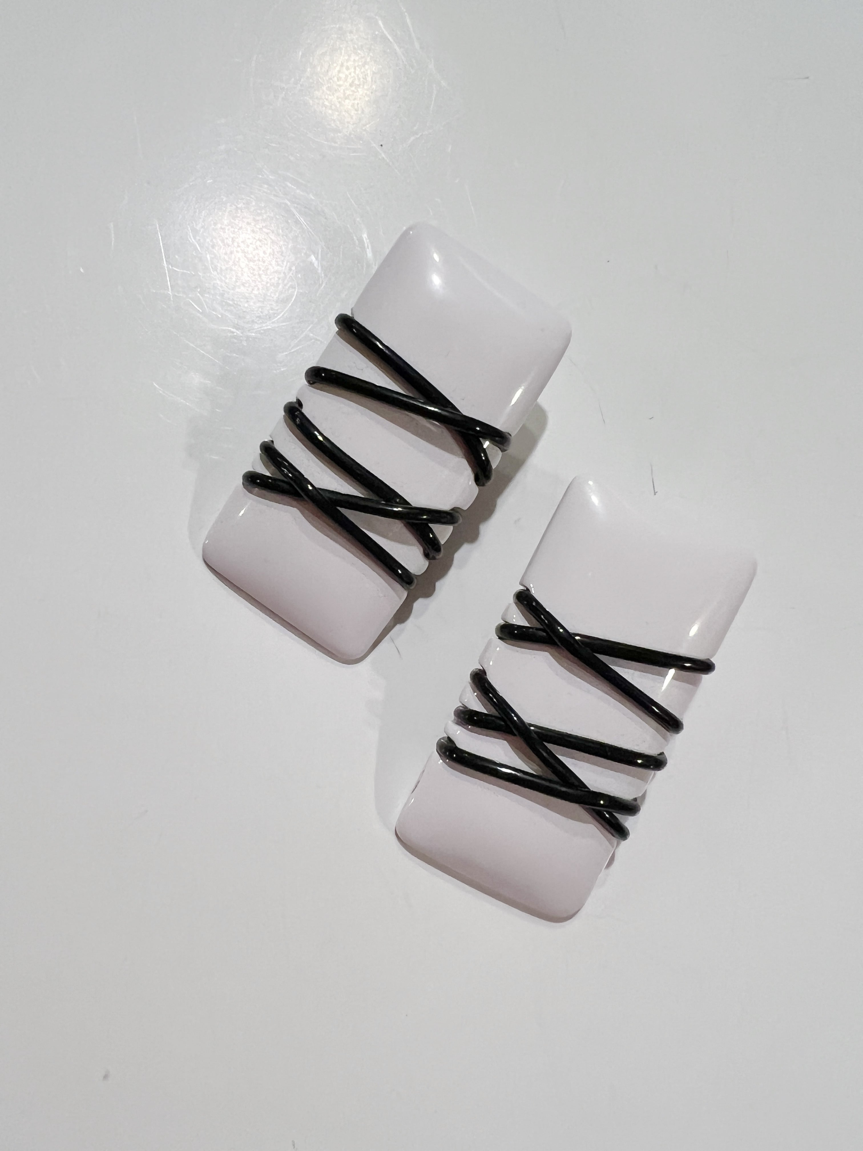 Vintage monotone pierced earrings