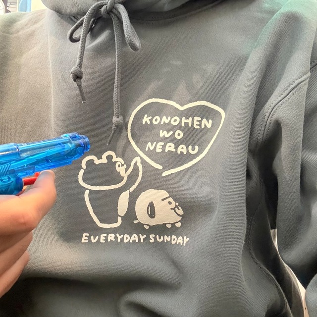 このへんを狙うパーカー