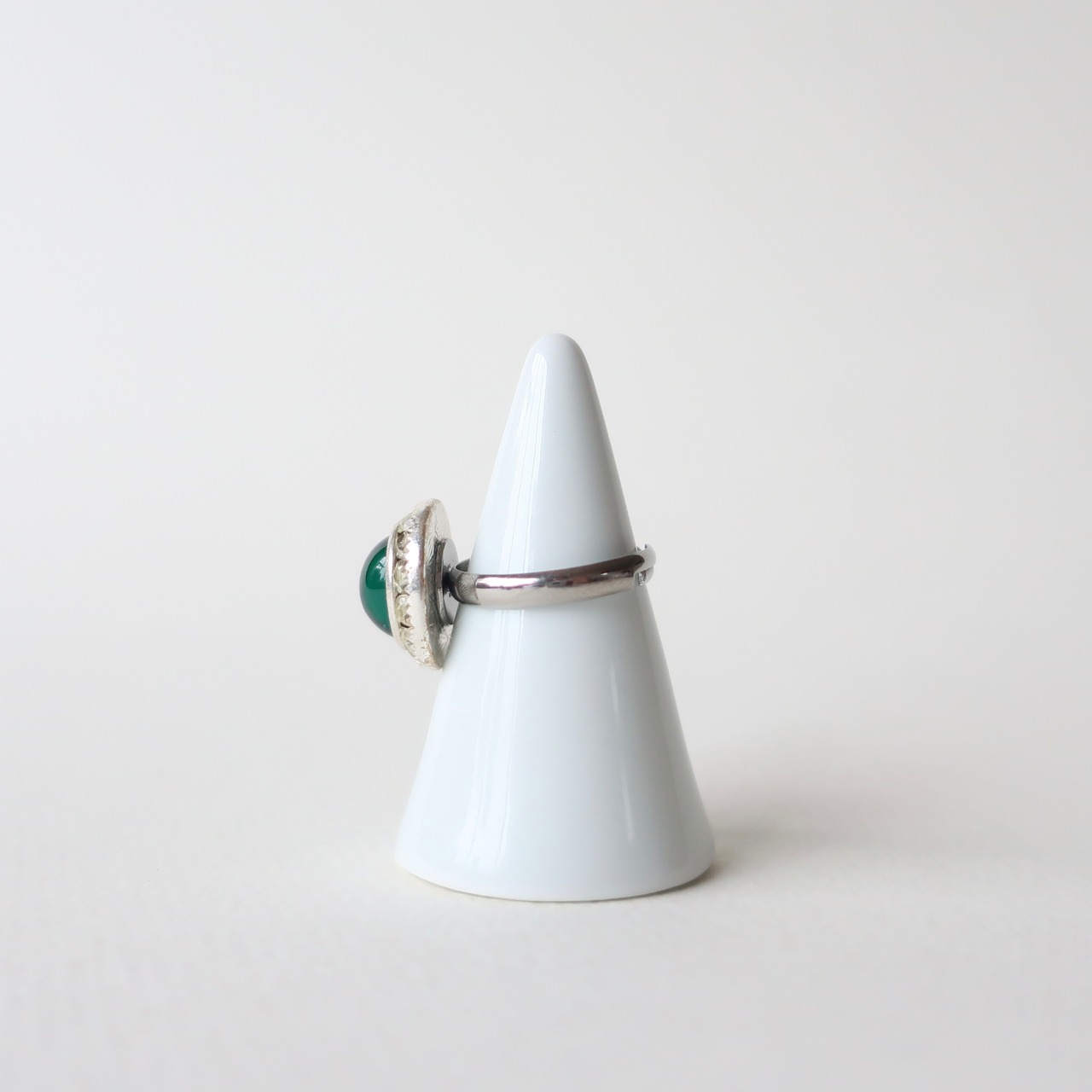 湯屋の支配人 (emerald green)