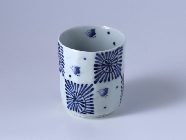 湯呑 面取り　染付市松蛸千鳥