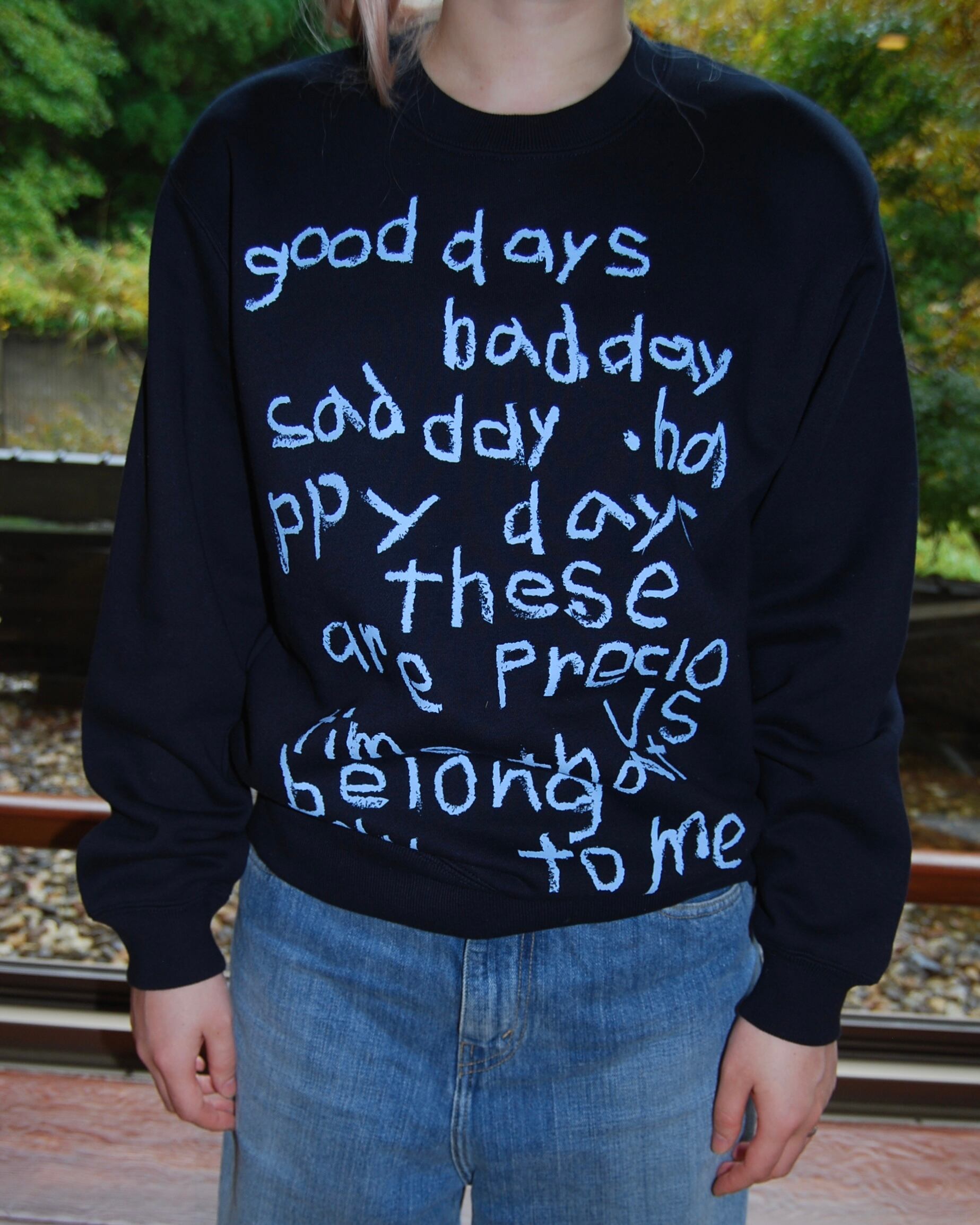 ECHOES OF MY DAYS SWEAT : NAVY | CONVENIENCE YOUNG