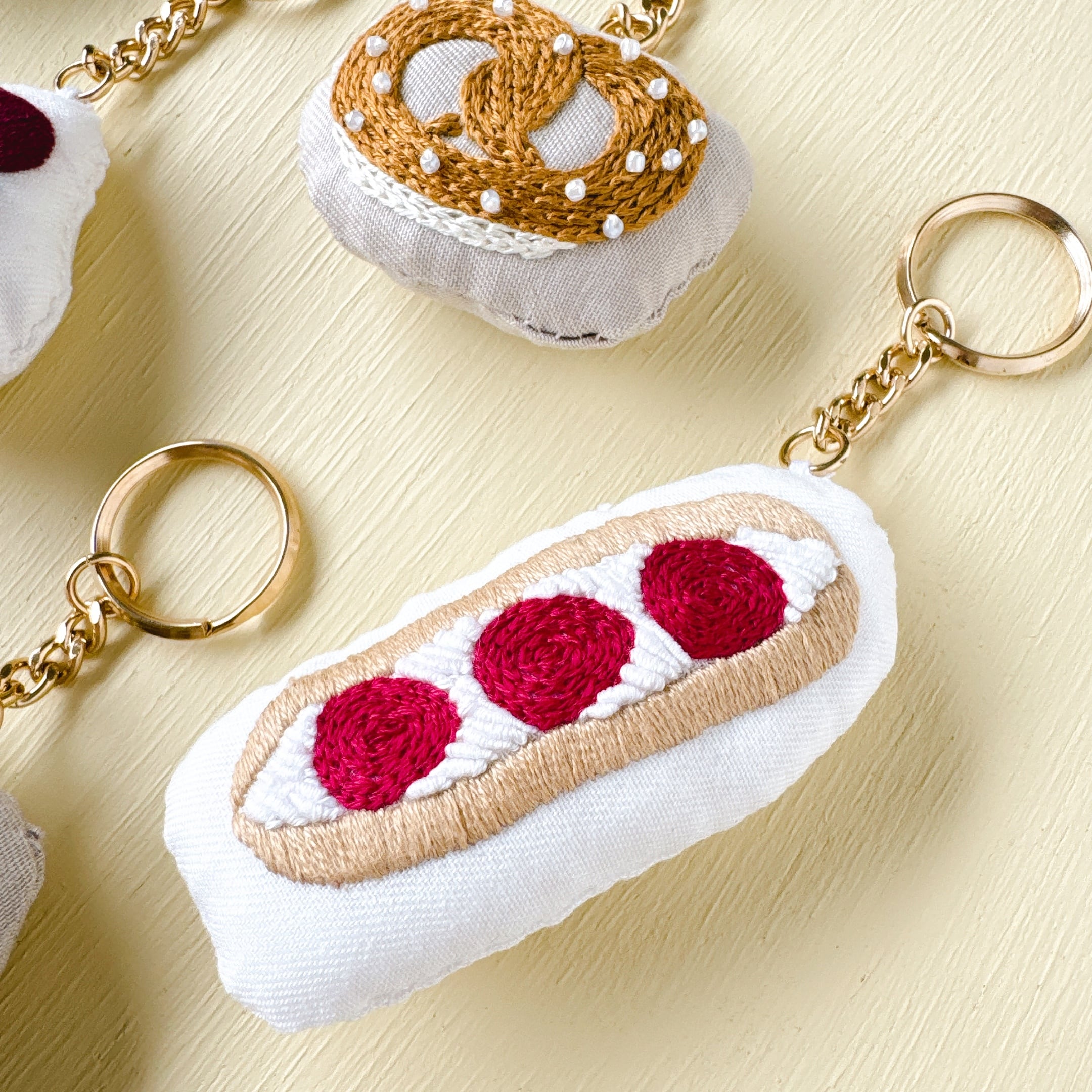 いちごサンド チャーム』刺繍キット | Net store アンナとラパン