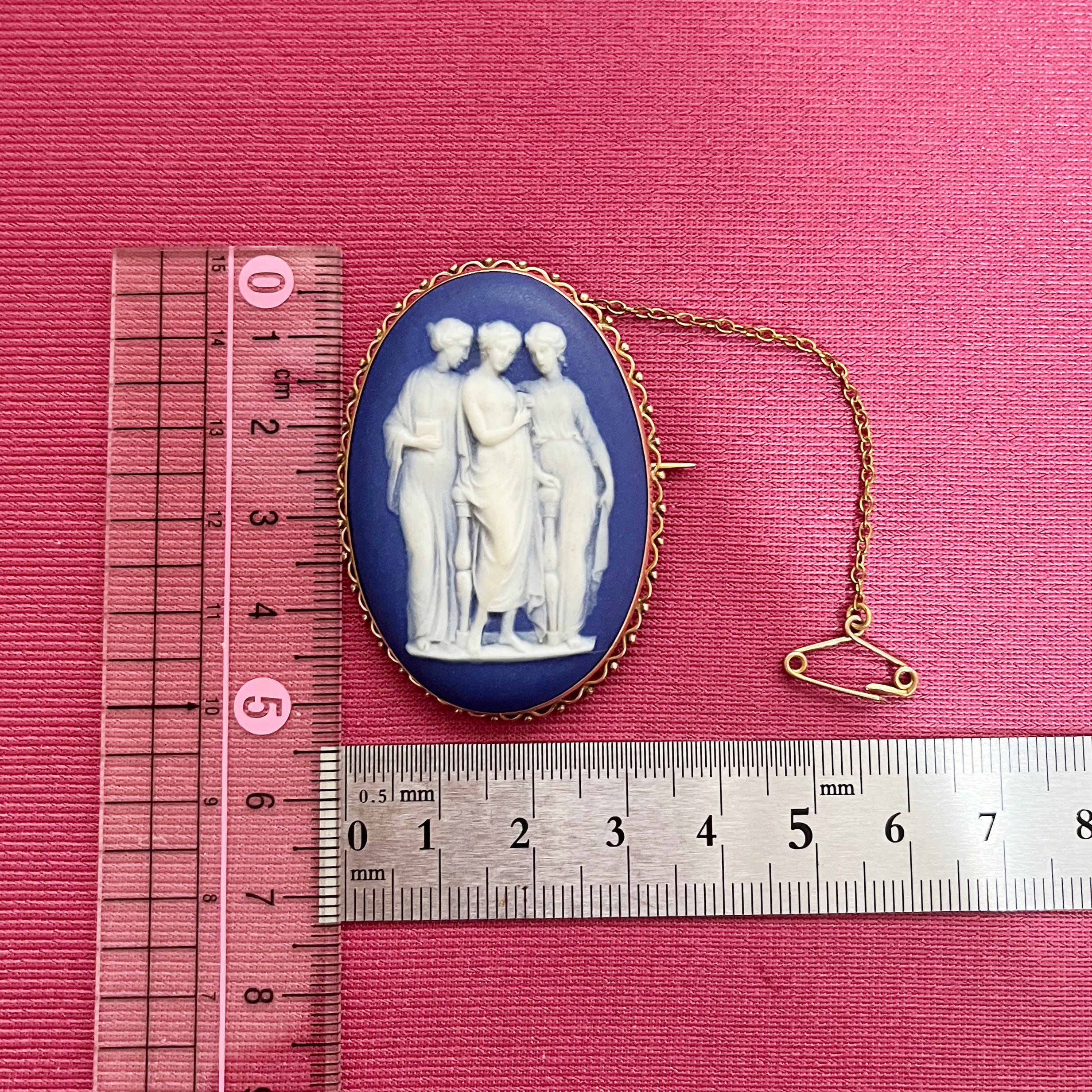K9イギリス ウエッジウッド wedgwood ヴィンテージ カメオ ブローチ