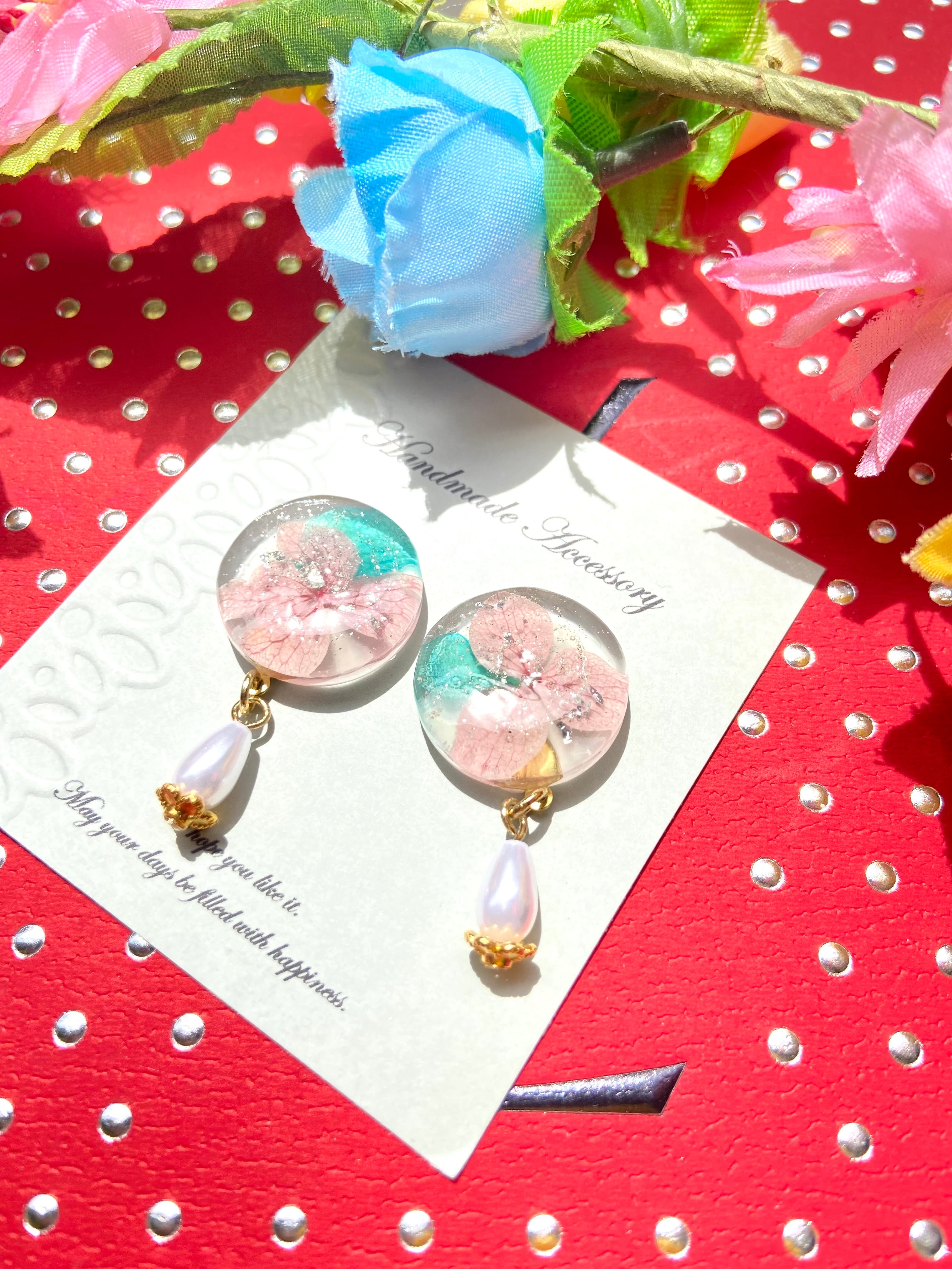 2色の紫陽花のドライフラワーレジンピアス イヤリング ピンク 水色