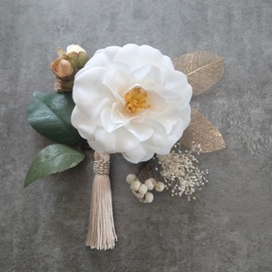 ヘッドパーツ 卒業式 ブライダル 白椿 かすみ草 南京はぜ 金リーフ タッセル