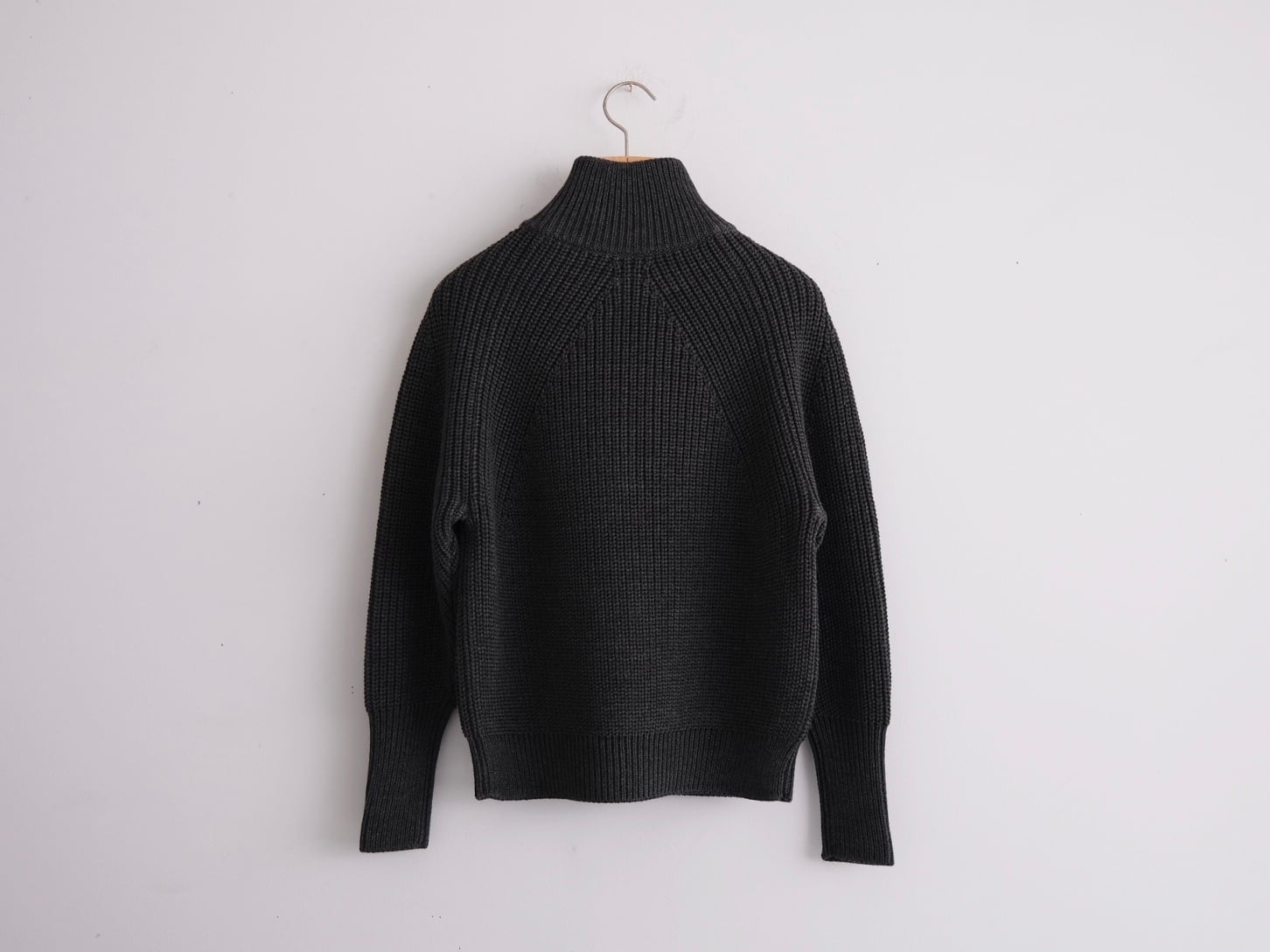 Women BATONER” SIGNATURE HALF ZIP” CHARCOAL | Lapel online store