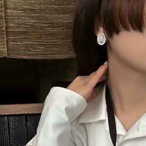 Cracked ice crystal silver stud earrings【H00038】