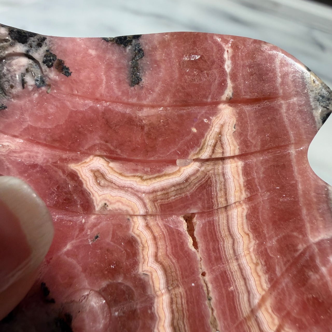 アルゼンチン産 インカローズ(ロードクロサイト) バタフライ カービング スタンド付き＊天然石インテリア