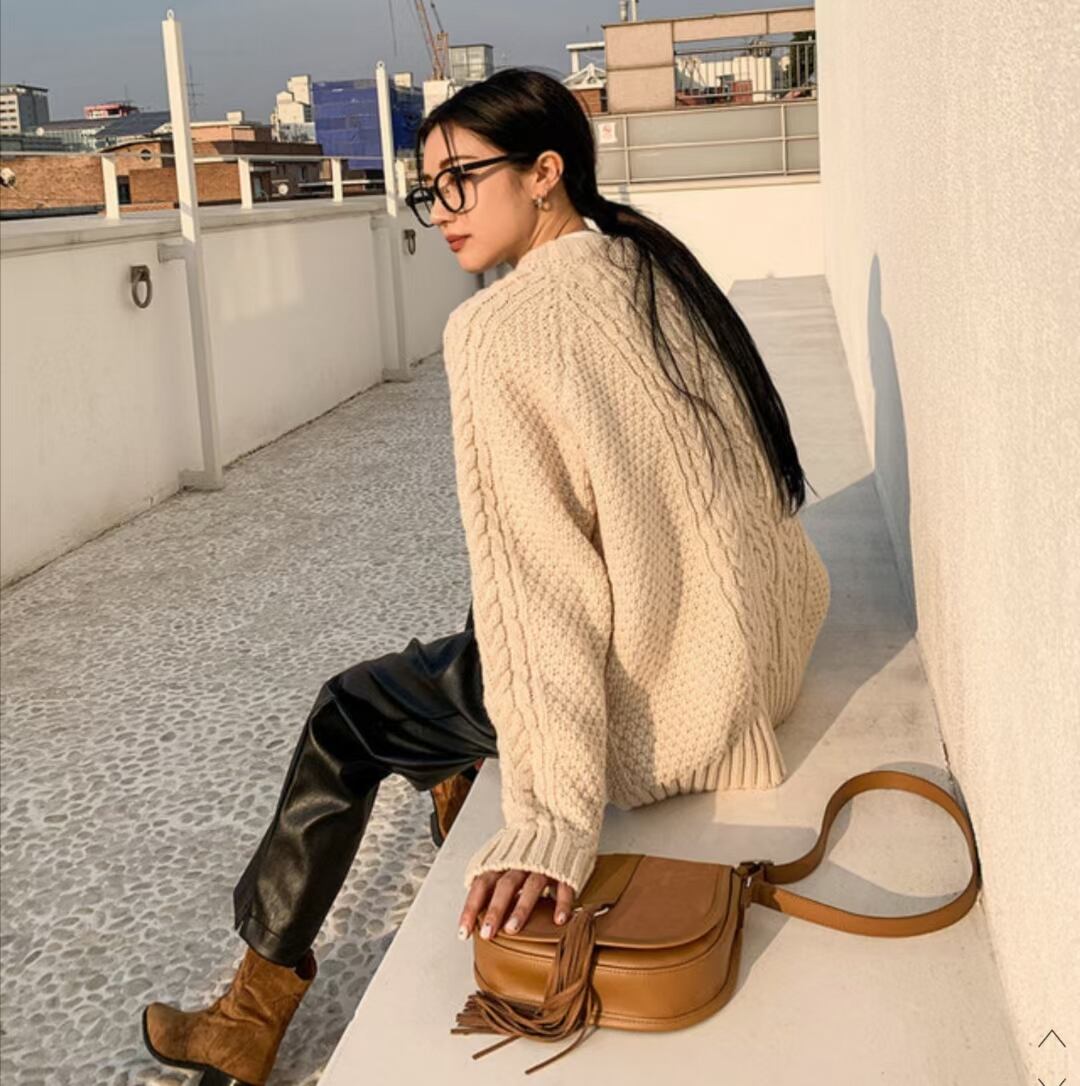 ケーブル編みニット　AJ1079-D01