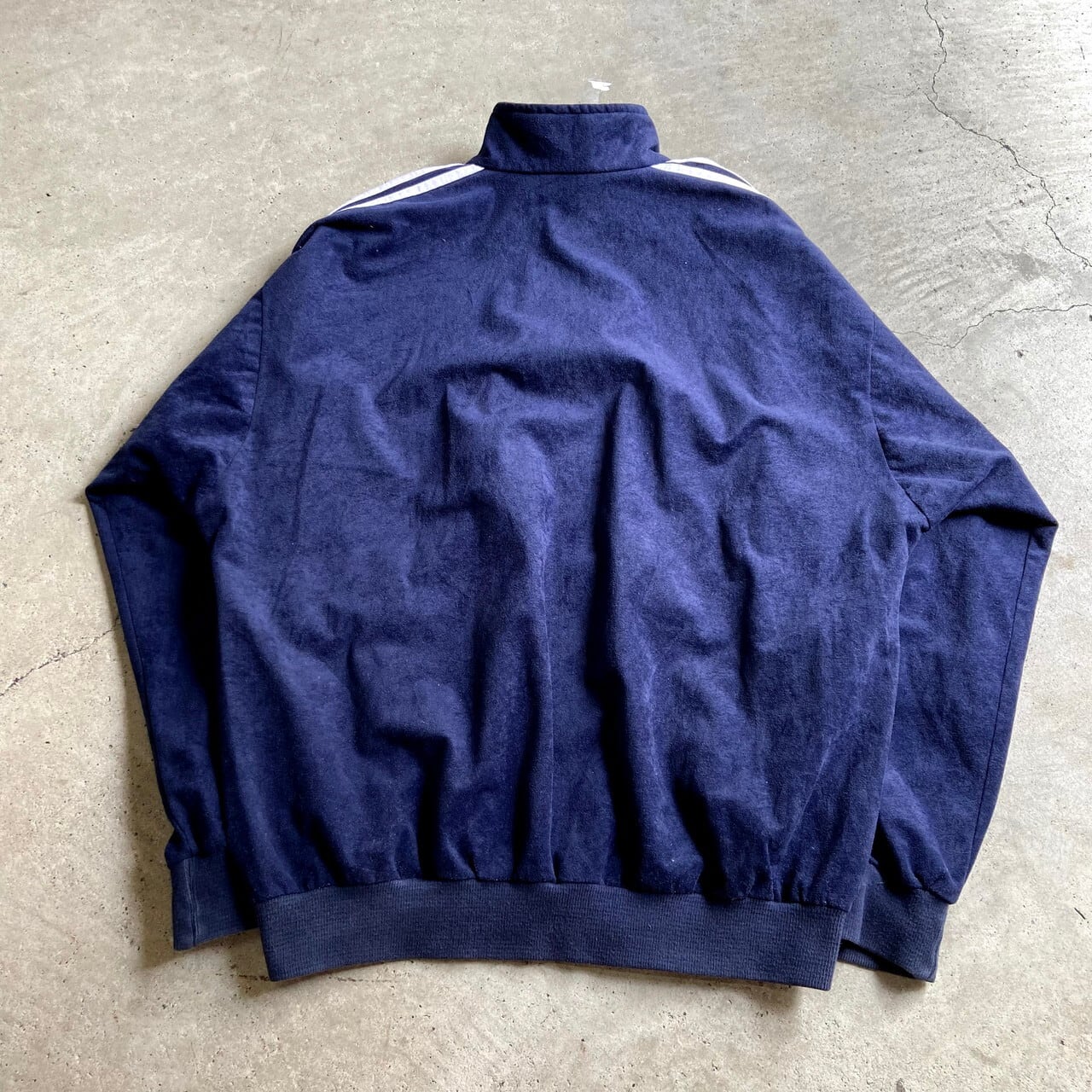80〜90年代 フランス製 adidas アディダス ベロアジャージ ONE WORLD メンズL相当 古着 トラックジャケット 80s 90s ヴィンテージ ビンテージ ネイビー 紺色 袖ライン フロッキープリント【ジャージ・トラックジャケット】 | cave 古着屋【公式】古着通販サイト