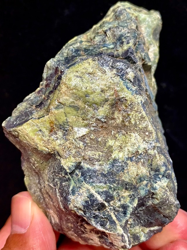 4) 強力なグラウンディングと変容！マウントシャスタ「サーペンティン」原石(中型)