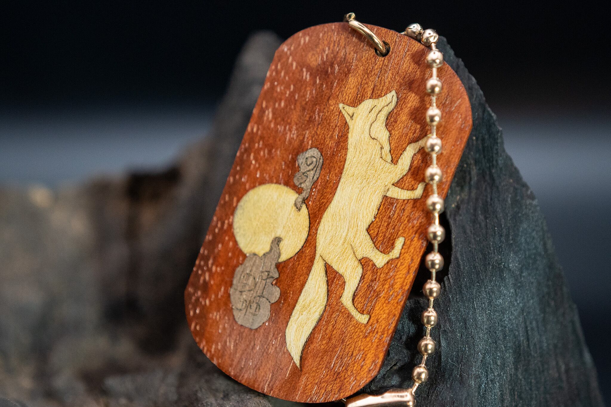 【ブラッドウッド】 サティーネ ドッグタグ 象嵌 十五夜きつね