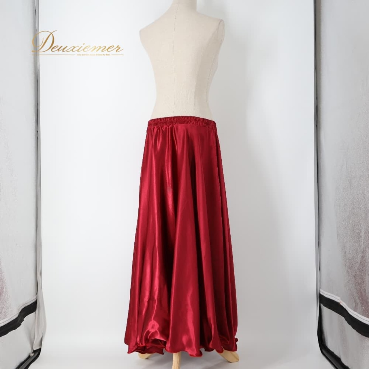 ベリーダンス オリエンタル 衣装 スカート レッド系 無地 シンプル 練習 レッスン 赤 光沢 アーム アーム飾り 腕飾り 鮮やか 上品 スリット ダンス衣装 イベント ステージ おしゃれ