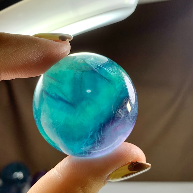 5.色合い美しいグラデーションフローライトスフィア