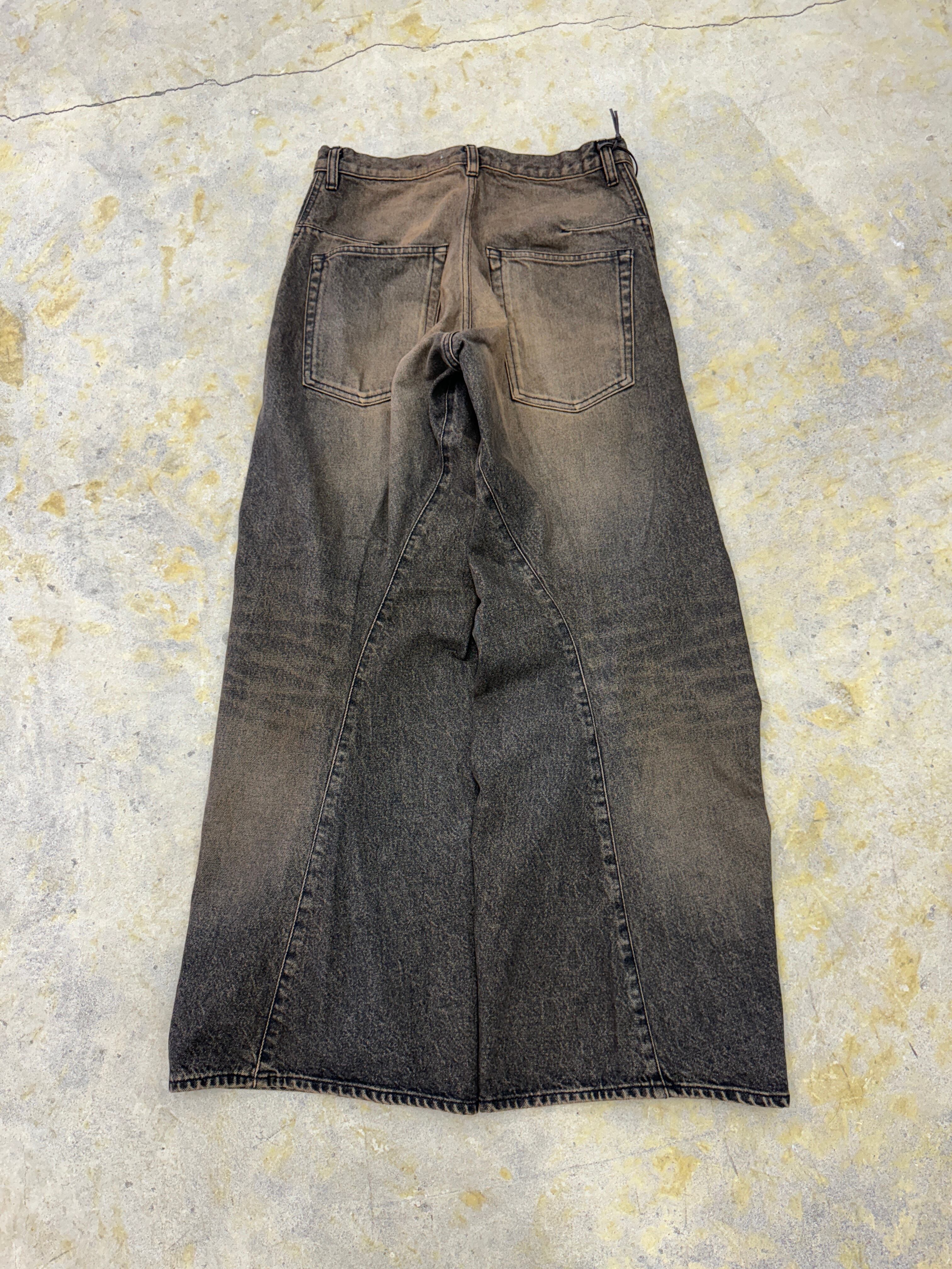 NVRFRGT | 3D TWISTED WIDE LEG JEANS | MUD FADED BLACK | HOWDAY