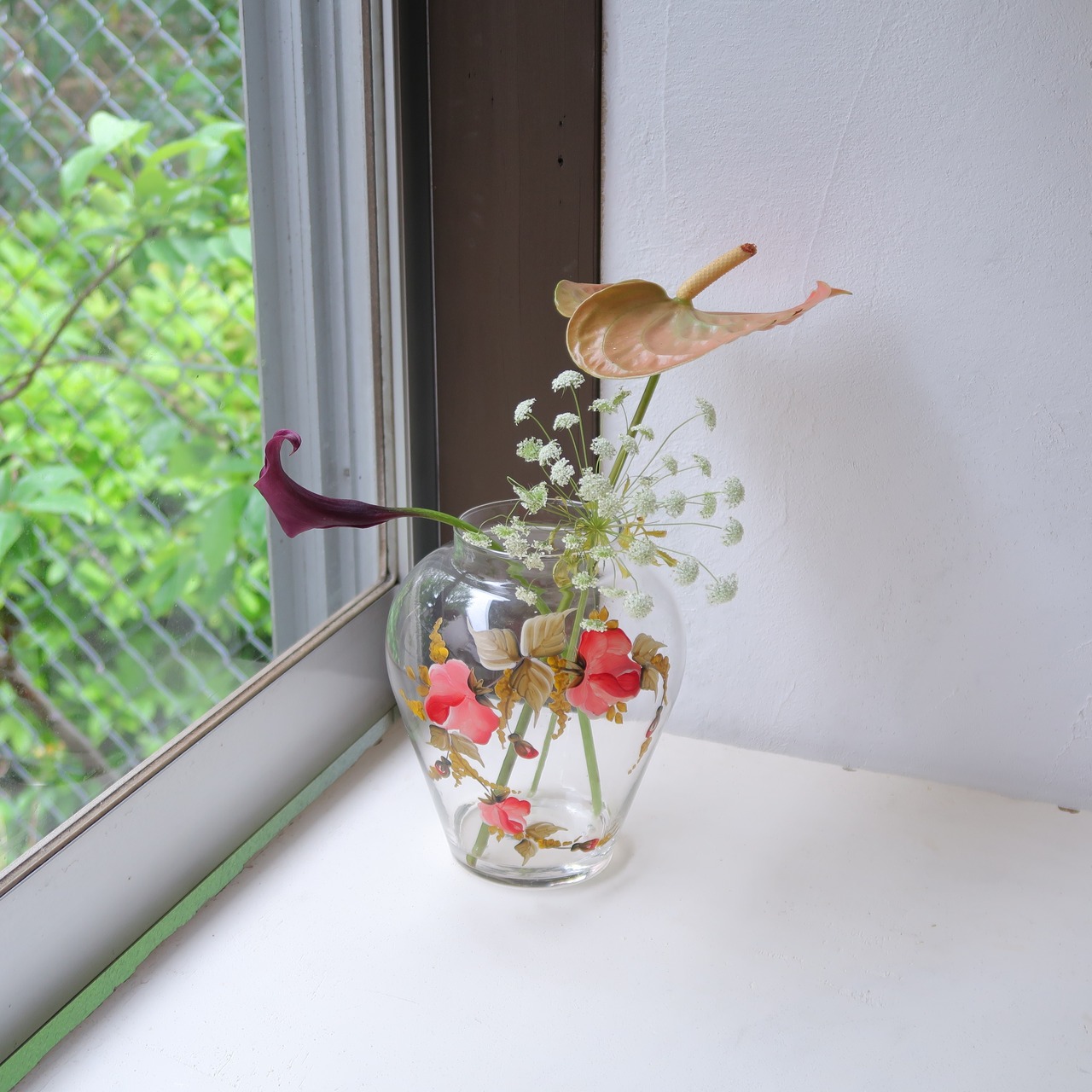 お花のペイントの花瓶-まる