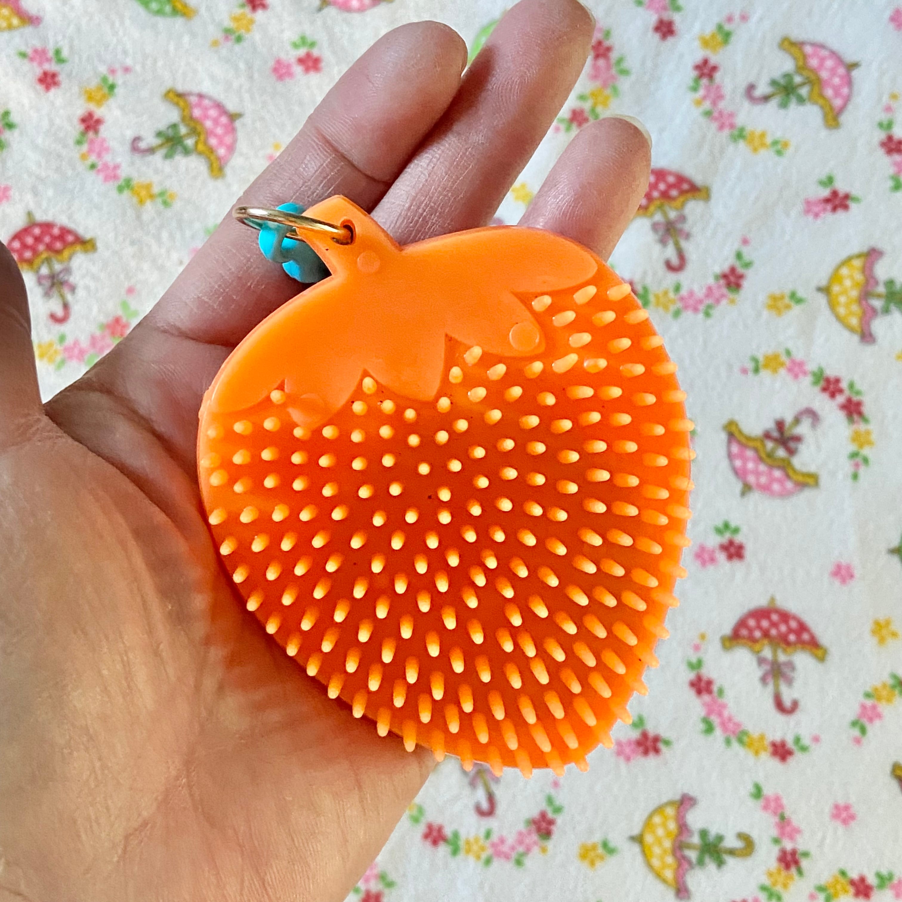 ス*メ様 当時物　バラゴン　アンギラス　キーホルダー　2体セット　昭和　レトロ 昭和レトロ☆鏡付き☆いちご型ブラシ☆キーホルダー | ケダマヤ商店