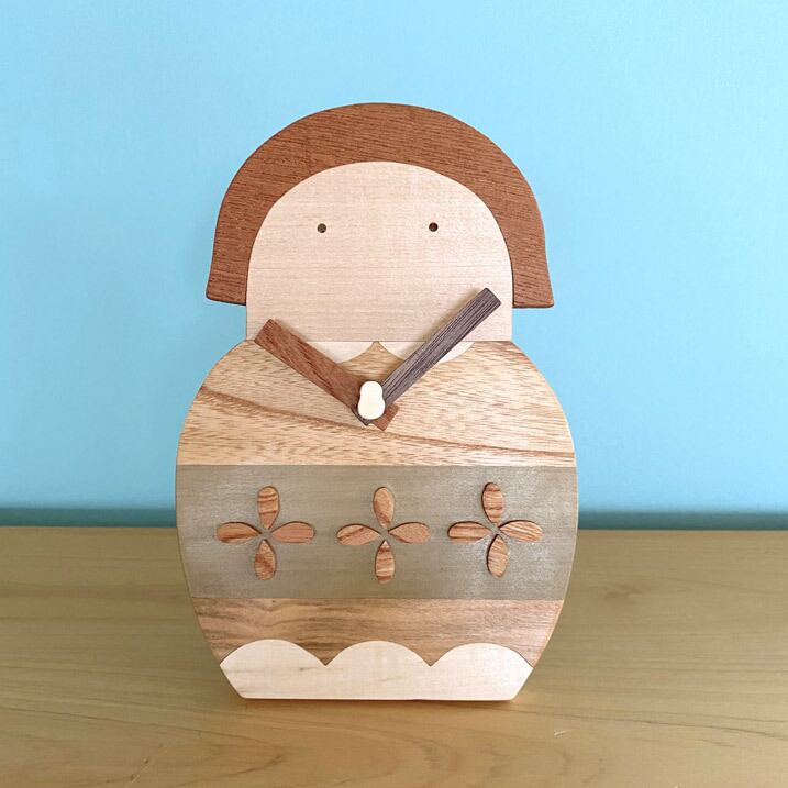 木の色をつかった マトリョーシカ時計