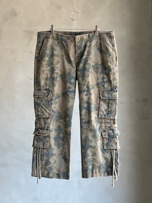 フラワーカモ柄クロップドカーゴパンツ