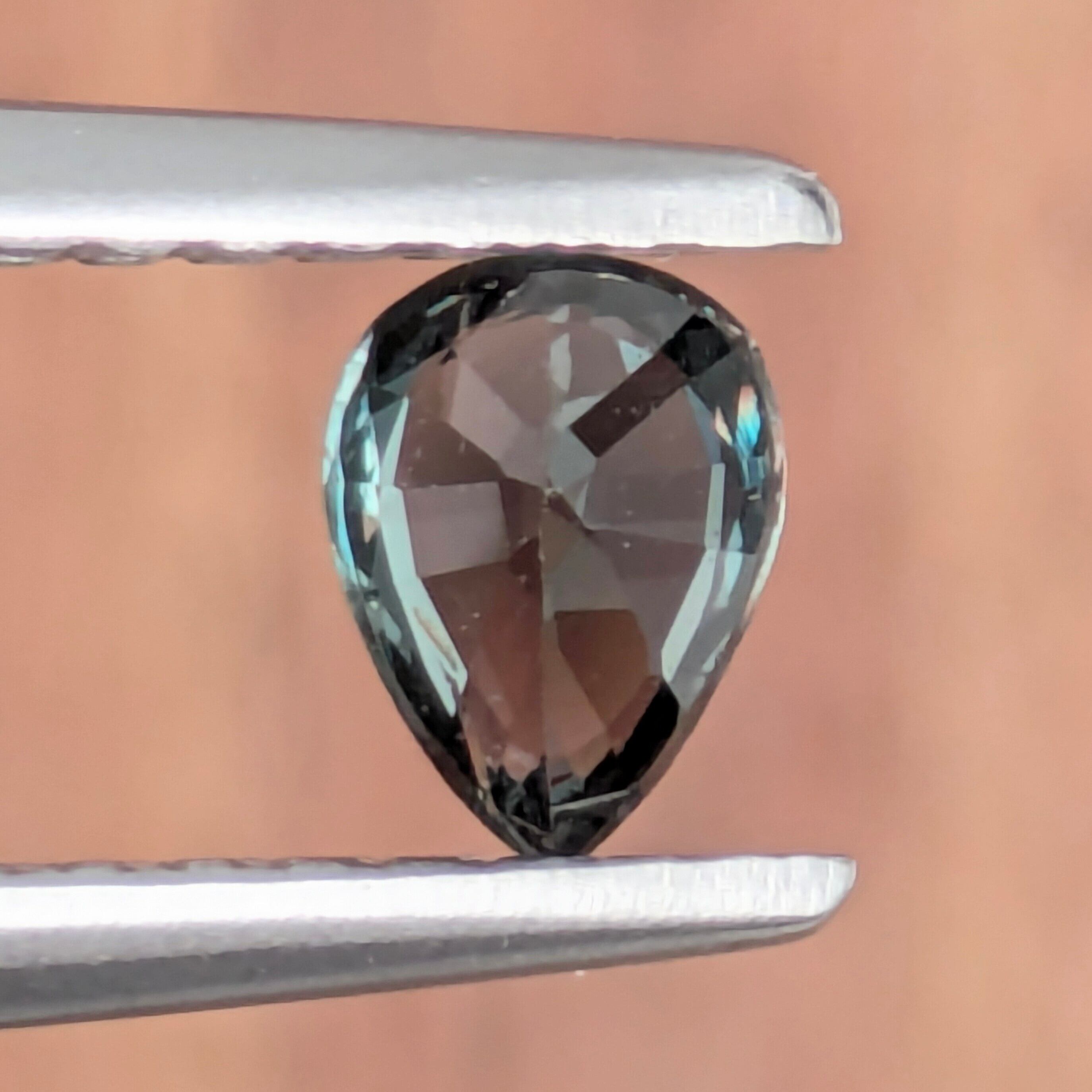 ベキリーブルーガーネット(カラーチェンジ)ルース 【0.338ct