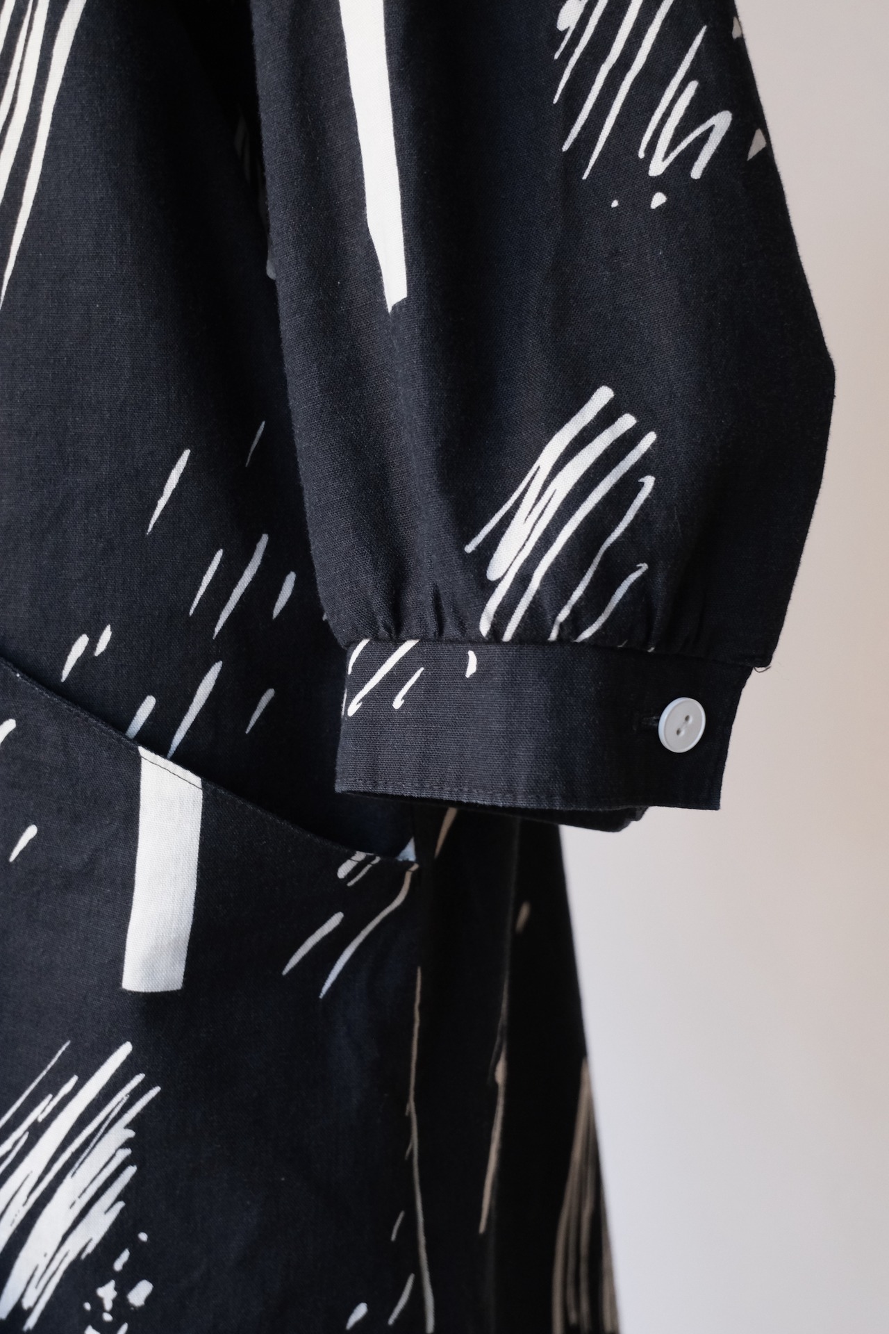 Abstract print balloon sleeve dress
