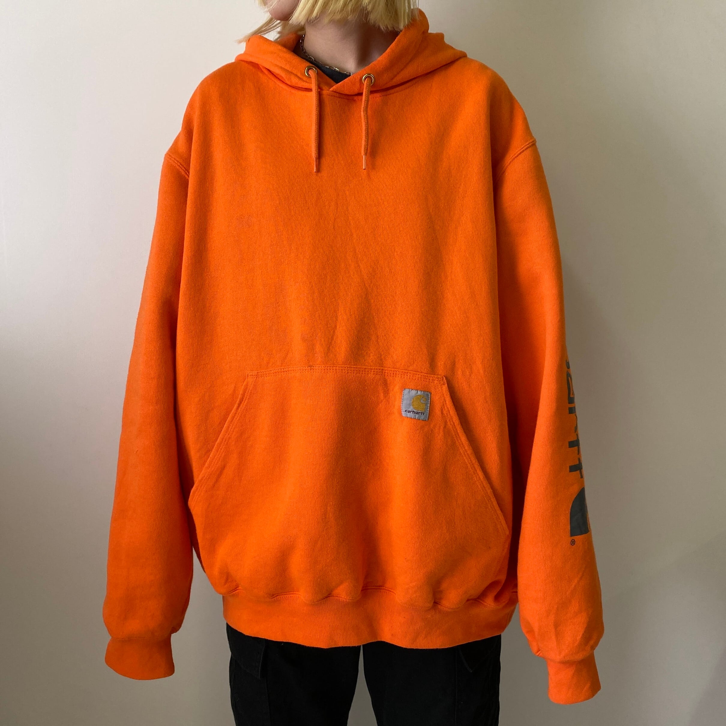 最安値低価 carhartt 大きいサイズ XL  カーハート 袖 プリント 裏起毛 プルオーバー スウェッの通販 by 古着 ビンテージ  ショップ ロングハイズ's shop｜カーハートならラクマ