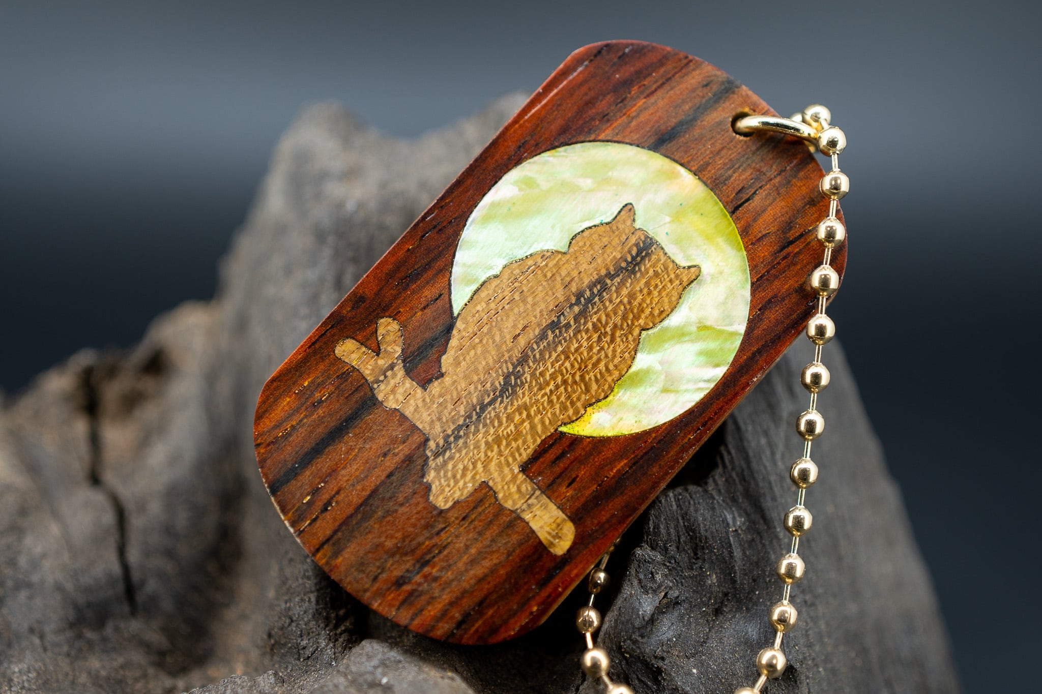 【 エスニックなローズウッド 】 ココボロ ドッグタグ象嵌 夜とミミズク