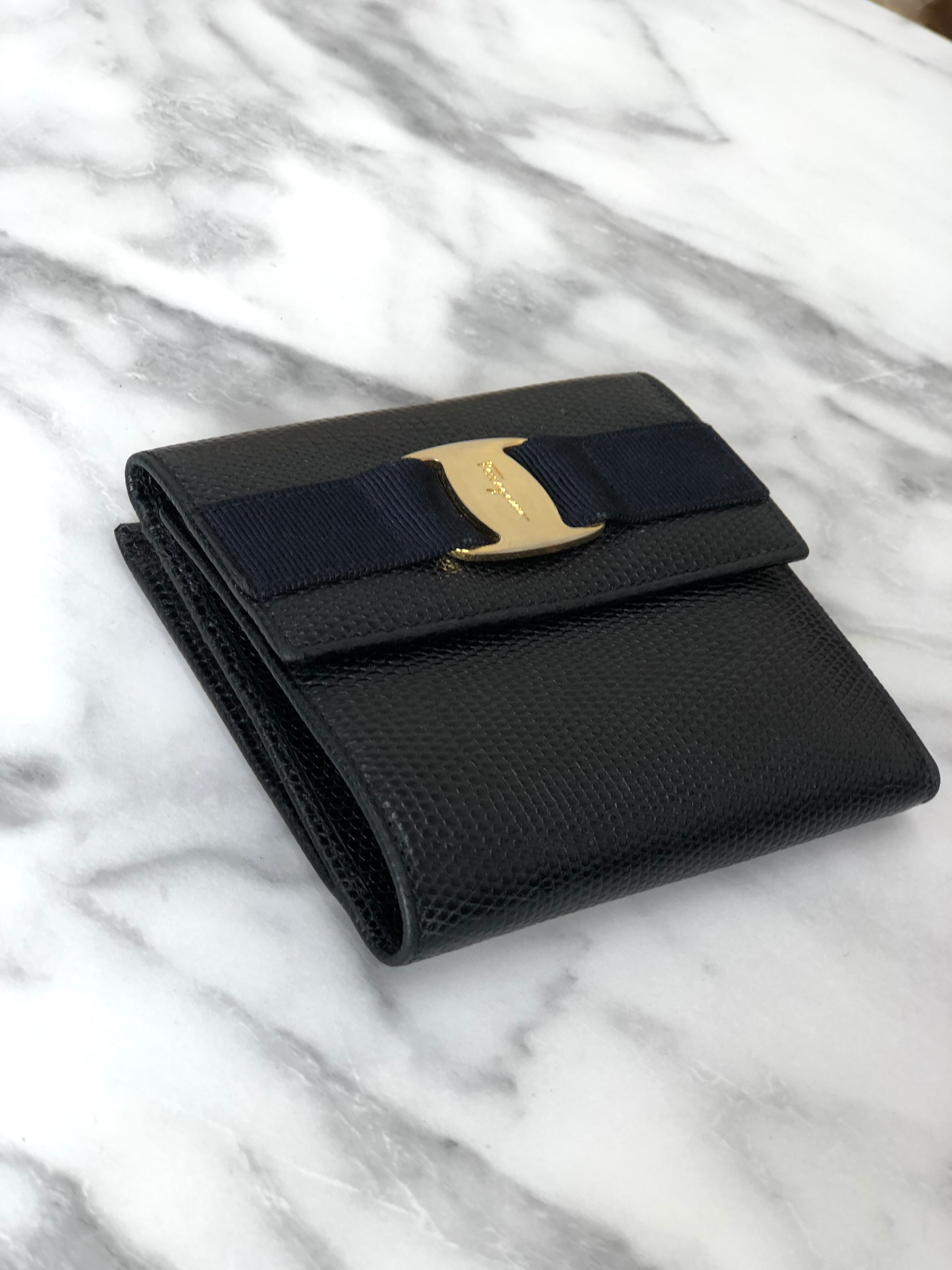 Salvatore Ferragamo サルヴァトーレ フェラガモ ヴァラリボン レザー
