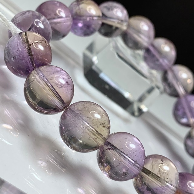 1.可愛い色合い☆ほんのりアメトリン ブレスレット