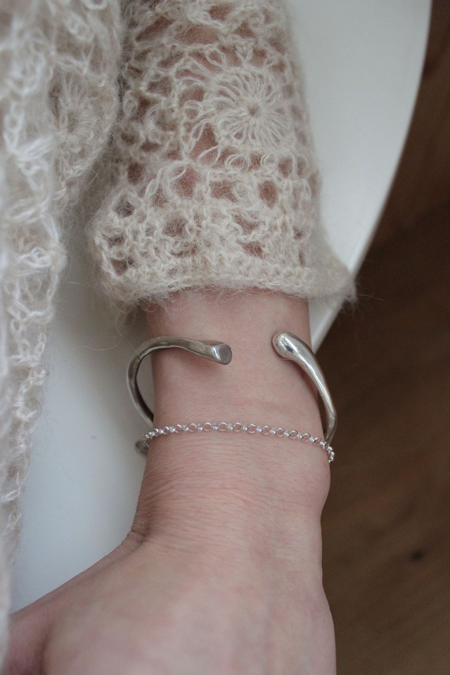 hug bangle / silver