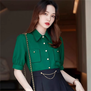 【送料無料】 トップス 3色 ブラウス 袖あり 半袖 Vネック えり 襟 薄手生地 かわいい 大人可愛い 大人女子 こなれ感 シンプル カジュアル 大人 上品 おしゃれ お洒落 ラフ コンサバ エレガント 無地 夏 20代 30代 40代 女性用 レディース ママ デート お出かけ お茶会 女子会 休日 演奏会 授業参観 オフィス ビジネス OL 通勤 結婚式 二次会 パーティ 着回し プチプライス カラバリ デイリーユース 普段使い ファッション コーデ スタイル 楽ちん 定番アイテム 着痩せ