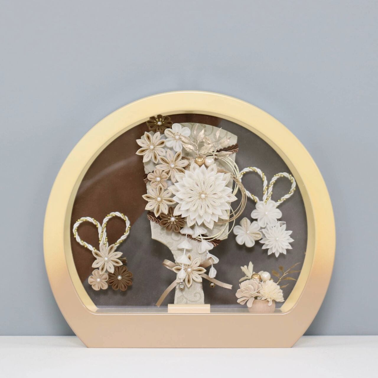 【萌香 つまみ 羽子板 7号】 羽子板飾り アクリルケース飾り 羽子板|木製|ドーム型|和モダン|コンパクト