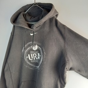 ナイキ　プルオーバー　スウェット　フーディー　センターロゴ　スウッシュ刺繍